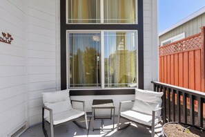 Terrace/patio - Charming 4-bedroom villa with AC in Windsor (Windsor)