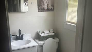 Ducha, toallas, jabón y champú