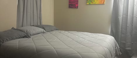 2 soverom, skrivebord, wi-fi (mot et tillegg) og sengetøy