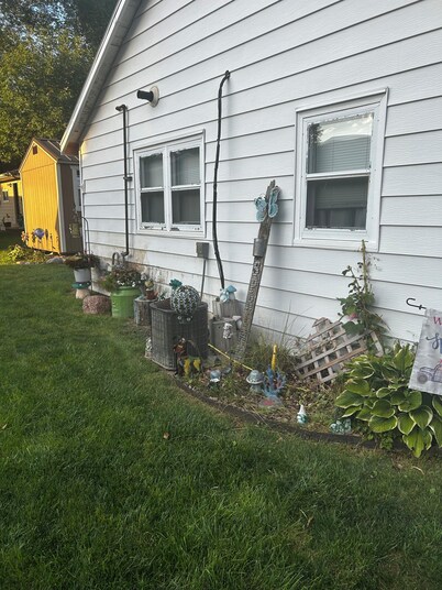 Little house in the alley. Charming 2-bedroom house in peaceful Pierre with AC