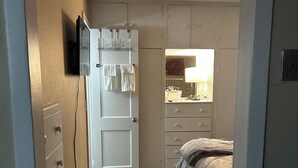 2 soverom, skrivebord, wi-fi (mot et tillegg) og sengetøy