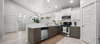 New - Tuscany Retreat- single level and clean!