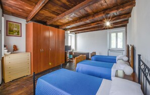 2 bedrooms, travel crib, free WiFi