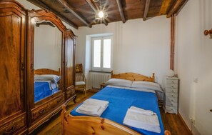 2 bedrooms, travel cot, free WiFi - Gorgeous apartment in Colli di Ossegna with WiFi (Colli di Ossegna)