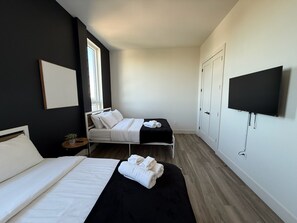 2 bedrooms, iron/ironing board, internet, bed sheets