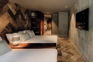 9 slaapkamers, een strijkplank/strijkijzer, internet