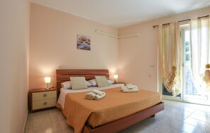 2 makuuhuonetta, silitysrauta/-lauta, ilmainen Wi-Fi, vuodevaatteet