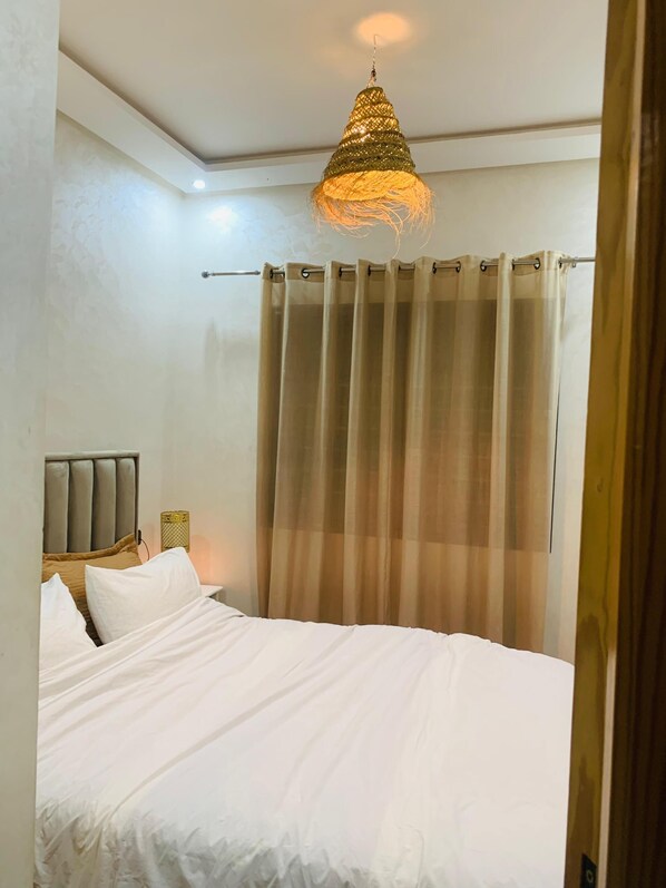 2 bedrooms, iron/ironing board, Internet