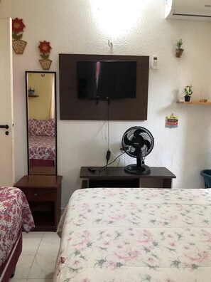 1 bedroom, iron/ironing board, Internet, bed sheets - Flat in front of Beach Park (Aquiraz)