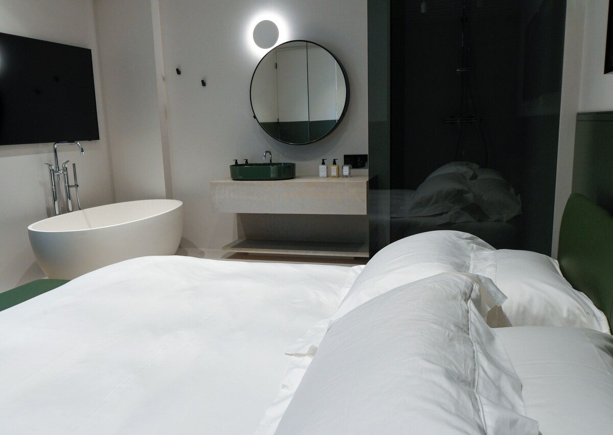 Lux Designer 1 Bdrm, Ensuite bathroom w/ tub & shower, powdr Rm, Pet & concierge