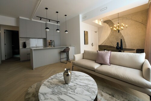 Lux Designer 1 Bdrm, Ensuite bathroom w/ tub & shower, powdr Rm, Pet & concierge