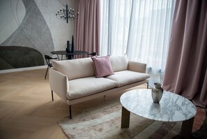 TV - Lux Designer 1 Bdrm, Ensuite bathroom w/ tub & shower, powdr Rm, Pet & concierge (Toronto)