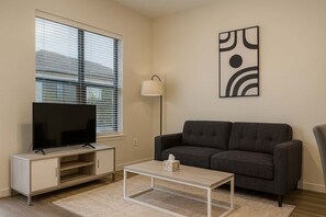 En 50-tommers smart-TV med digitale kanaler