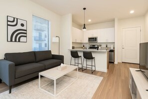 50-inch Smart TV with digital channels - Boulevard Stays - Tempe ASU (Tempe)