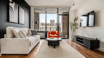 Apartamento standard, 2 quartos (Apartment) | Área de estar | Smart TV 50 polegadas com canais digitais