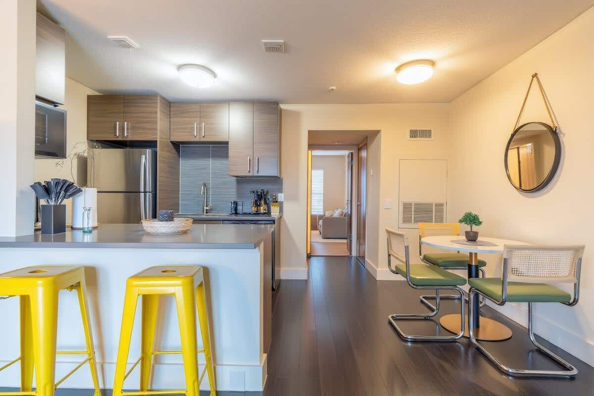 Standard Apartment, 1 Bedroom (Apartment) | Private kitchen | Full-size fridge, microwave, oven, stovetop