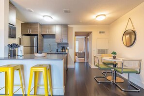 Standard Apartment, 1 Bedroom (Apartment) | Private kitchen | Full-size fridge, microwave, oven, stovetop