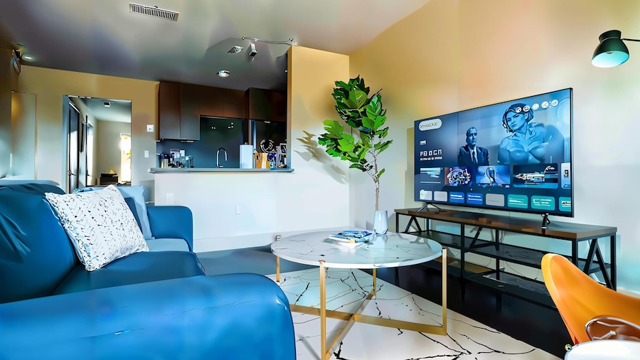 Boulevard Stays - Ladybird Lake