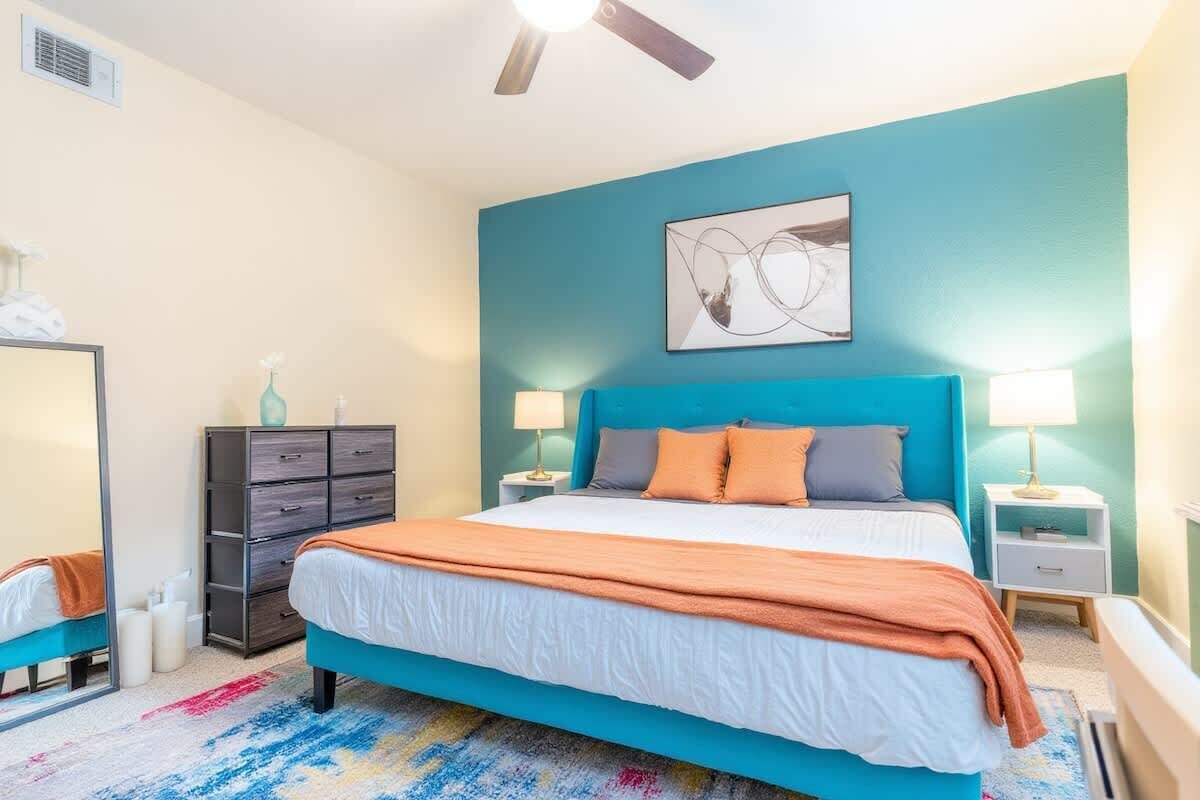 Laptop workspace, iron/ironing board, free WiFi, bed sheets