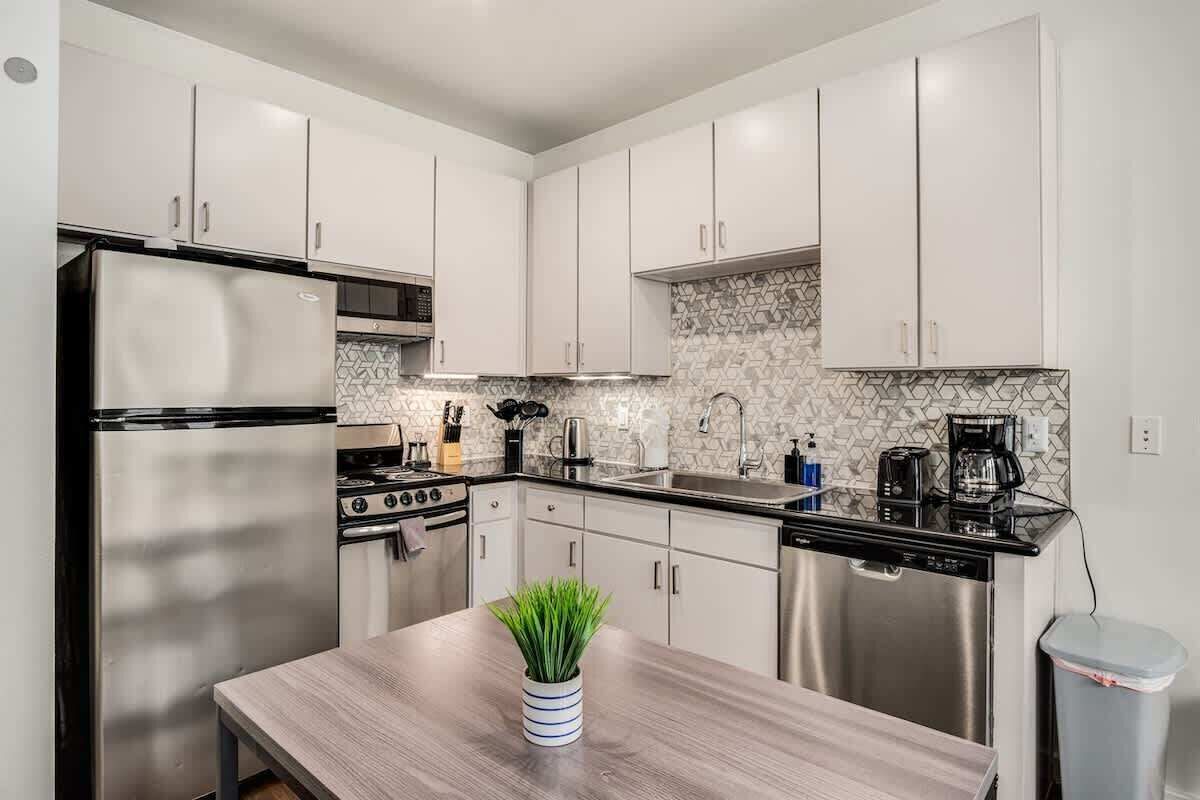 Căn hộ Tiêu chuẩn (Apartment) | Bếp riêng | Tủ lạnh, lò vi sóng, bếp nấu, máy rửa bát 