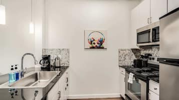 Leilighet – standard, 1 soverom (Apartment) | Eget kjøkken | Kjøleskap, mikrobølgeovn, kokeplater og oppvaskmaskin