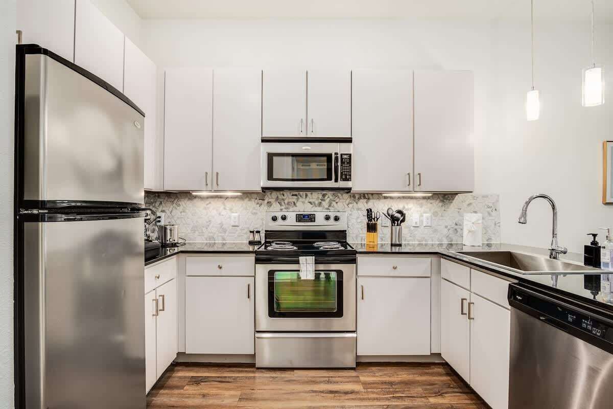 Standard Apartment, 1 Bedroom (Apartment) | Private kitchen | Full-size fridge, microwave, stovetop, dishwasher