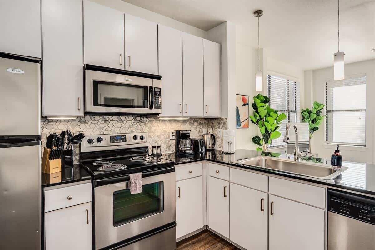 Standard Apartment, 1 Bedroom (Apartment) | Private kitchen | Full-size fridge, microwave, stovetop, dishwasher