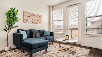 Apartamento standard, 2 quartos (Apartment) | Área de estar | Smart TV 50 polegadas com canais digitais
