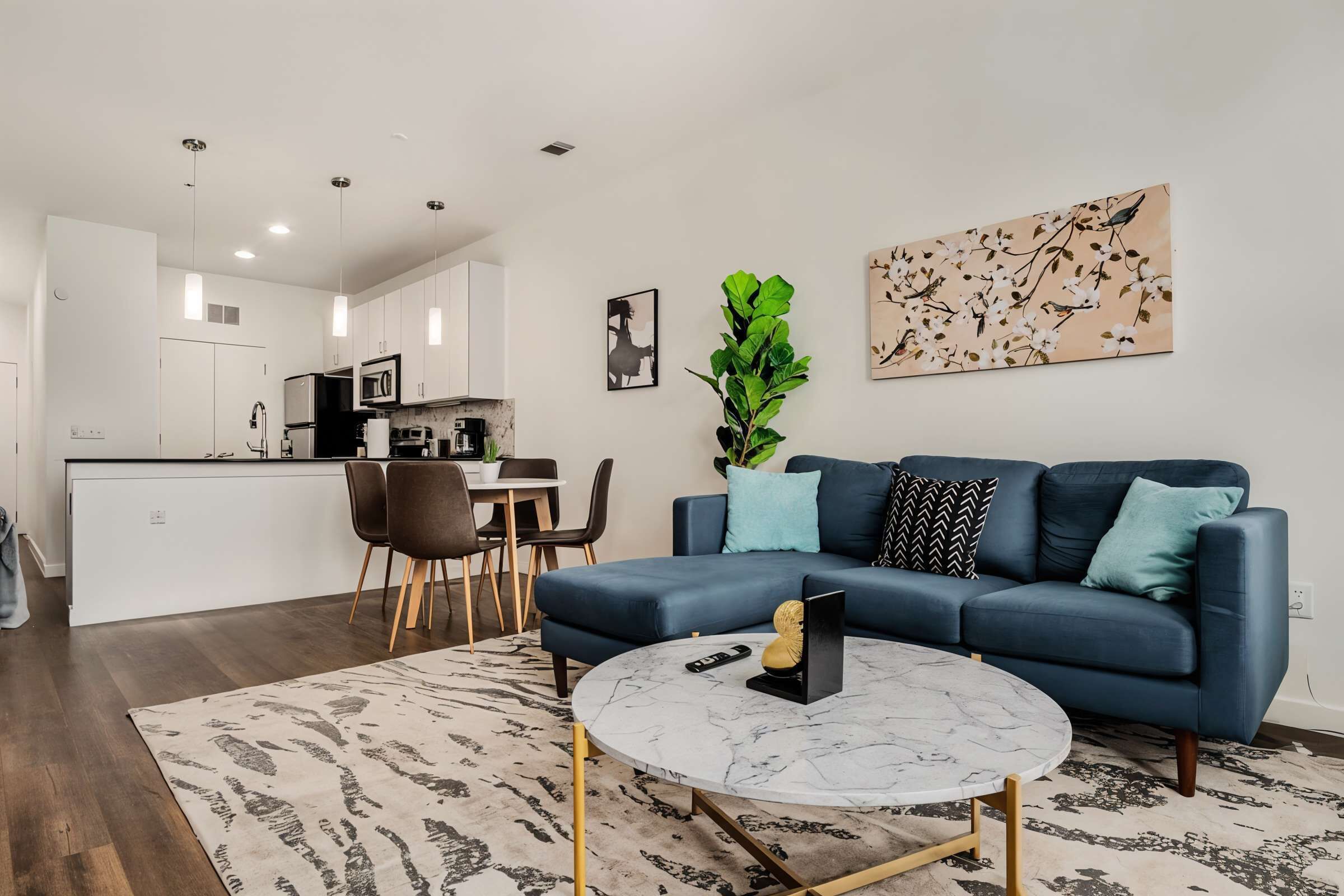 Lägenhet Standard - 2 sovrum (Apartment) | Vardagsrum | 50-tums smart-tv med digitalkanaler