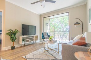 Standard Apartment, 1 Bedroom (Apartment) | Living area | 50-inch Smart TV with digital channels, streaming services - Boulevard Stays - Arlington (Arlington)