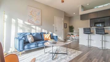 Apartamento standard, 1 quarto (Apartment) | Área de estar | Smart TV 50 polegadas com canais digitais