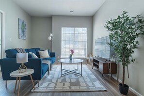 Standard Apartment, 1 Bedroom (Apartment) | Living area | 50-inch Smart TV with digital channels - Irving Apartments (Irving)