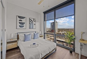 Desk, laptop workspace, iron/ironing board, free WiFi - Boulevard Stays - Downtown Phoenix (Phoenix)