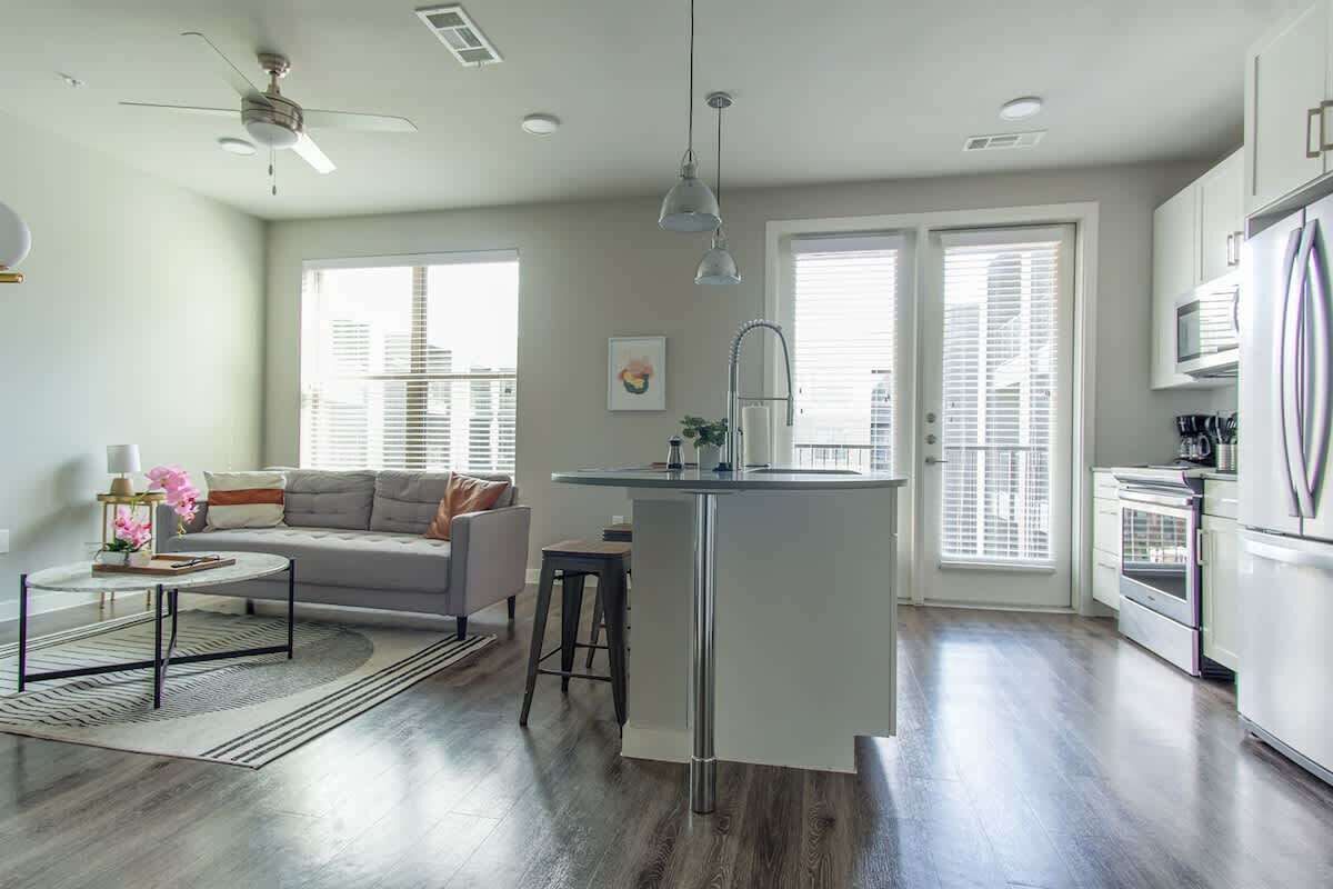 Apartemen Standar, 1 kamar tidur (Apartment) | Area keluarga | Smart TV 50-inci dengan saluran TV digital