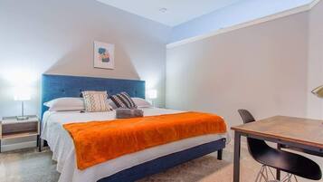 Standard-Apartment, 1 Schlafzimmer (Apartment) | Laptopgeeigneter Arbeitsplatz, Bügeleisen/Bügelbrett, kostenloses WLAN