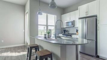 Standard Apartment, 1 Bedroom (Apartment) | Private kitchen | Full-sized fridge, microwave, oven, stovetop