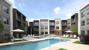 Seasonal outdoor pool - Boulevard Stays - McKinney (McKinney)