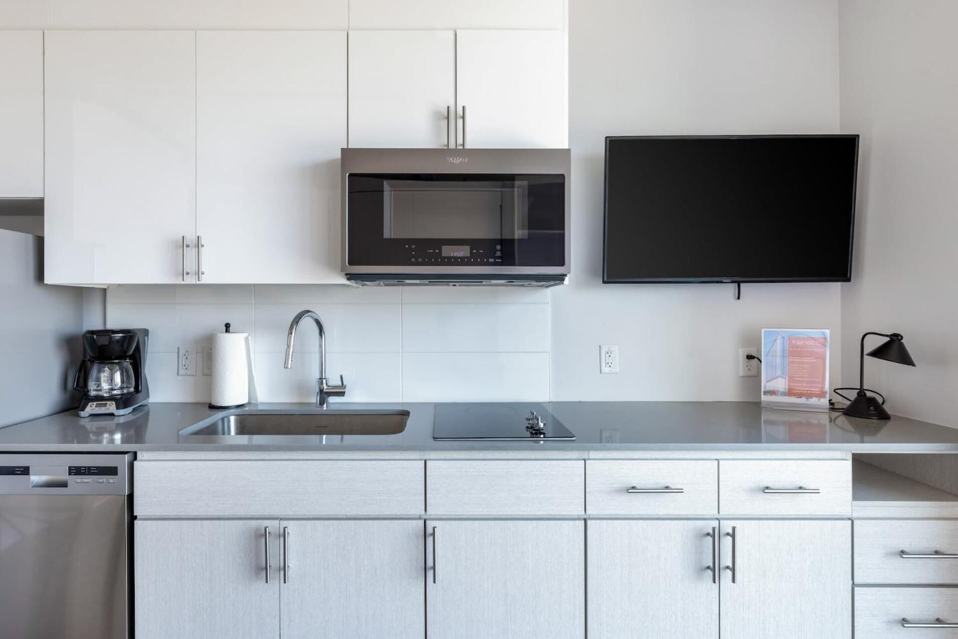 Full-sized fridge, microwave, stovetop, dishwasher
