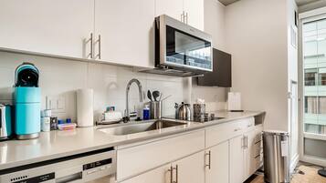 Leilighet – standard (Apartment) | Eget kjøkken | Kjøleskap, mikrobølgeovn, kokeplater og oppvaskmaskin