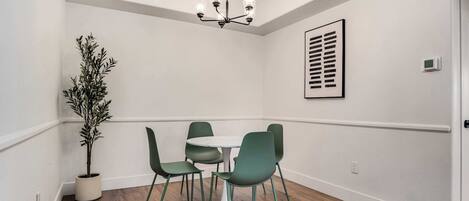 标准公寓, 2 间卧室 (Apartment) | 餐厅