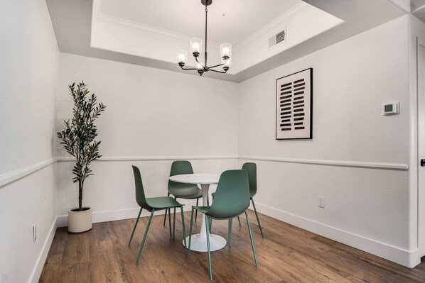 Leilighet – standard, 2 soverom (Apartment) | Spisestue