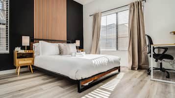 Standaard appartement, 2 slaapkamers (Apartment) | Een laptopwerkplek, een strijkplank/strijkijzer, gratis wifi, beddengoed