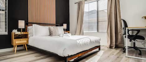 Standard-Apartment, 2 Schlafzimmer (Apartment) | Laptopgeeigneter Arbeitsplatz, Bügeleisen/Bügelbrett, kostenloses WLAN