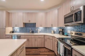 Standard Apartment, 2 Bedrooms (Apartment) | Private kitchen | Full-size fridge, microwave, stovetop, dishwasher