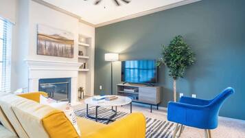 Standard Apartment, 1 Bedroom (Apartment) | Living area | Smart TV