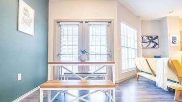 Standard Apartment, 1 Bedroom (Apartment) | Dining room