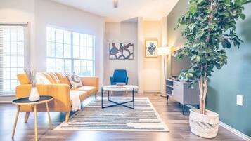 Standard Apartment, 1 Bedroom (Apartment) | Living area | Smart TV