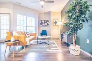 Departamento estándar, 1 habitación (Apartment) | Área de sala de estar | Smart TV 