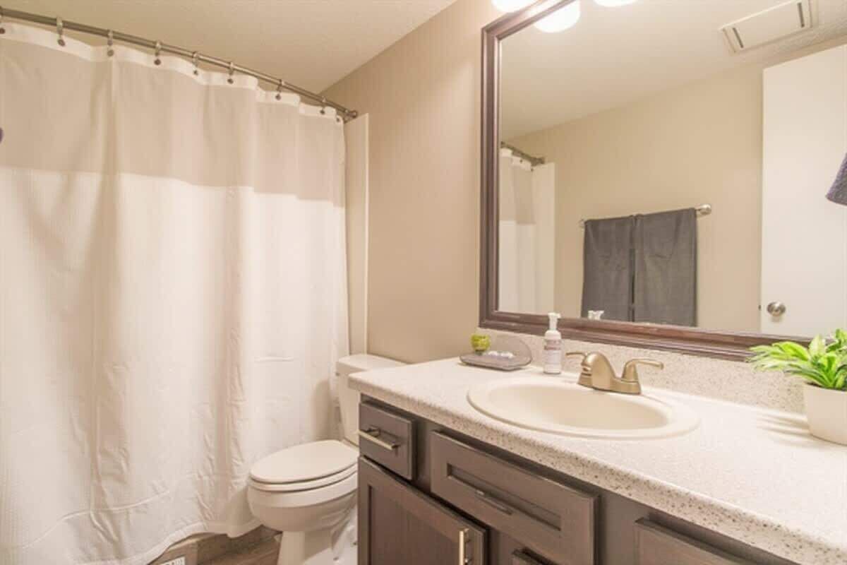 Standard Apartment, 1 Bedroom (Apartment) | Bathroom | Combined shower/bathtub, hair dryer, towels, shampoo