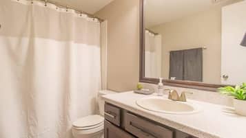 Standard Apartment, 1 Bedroom (Apartment) | Bathroom | Combined shower/bathtub, hair dryer, towels, shampoo